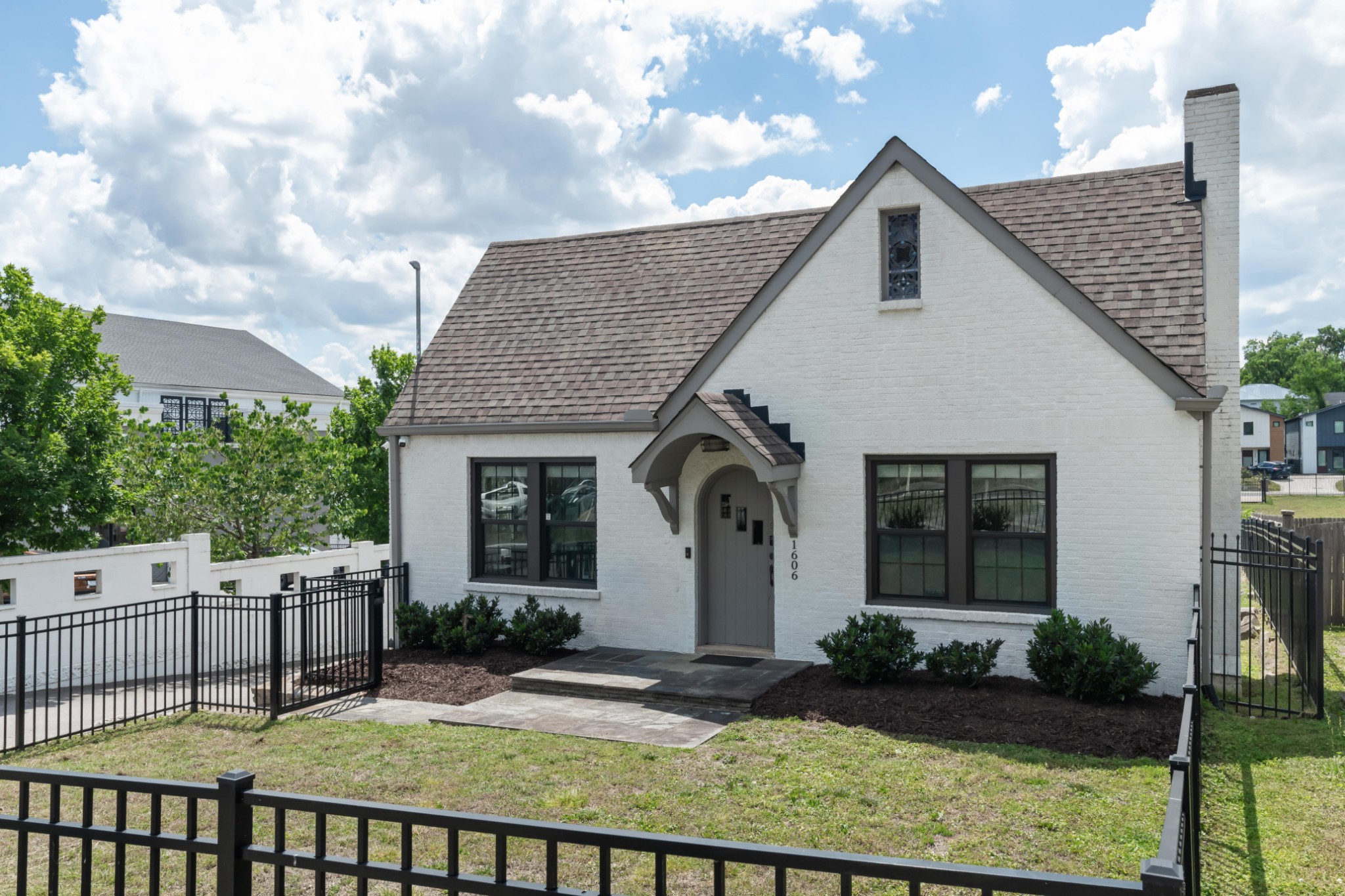 1606 Riverside Dr