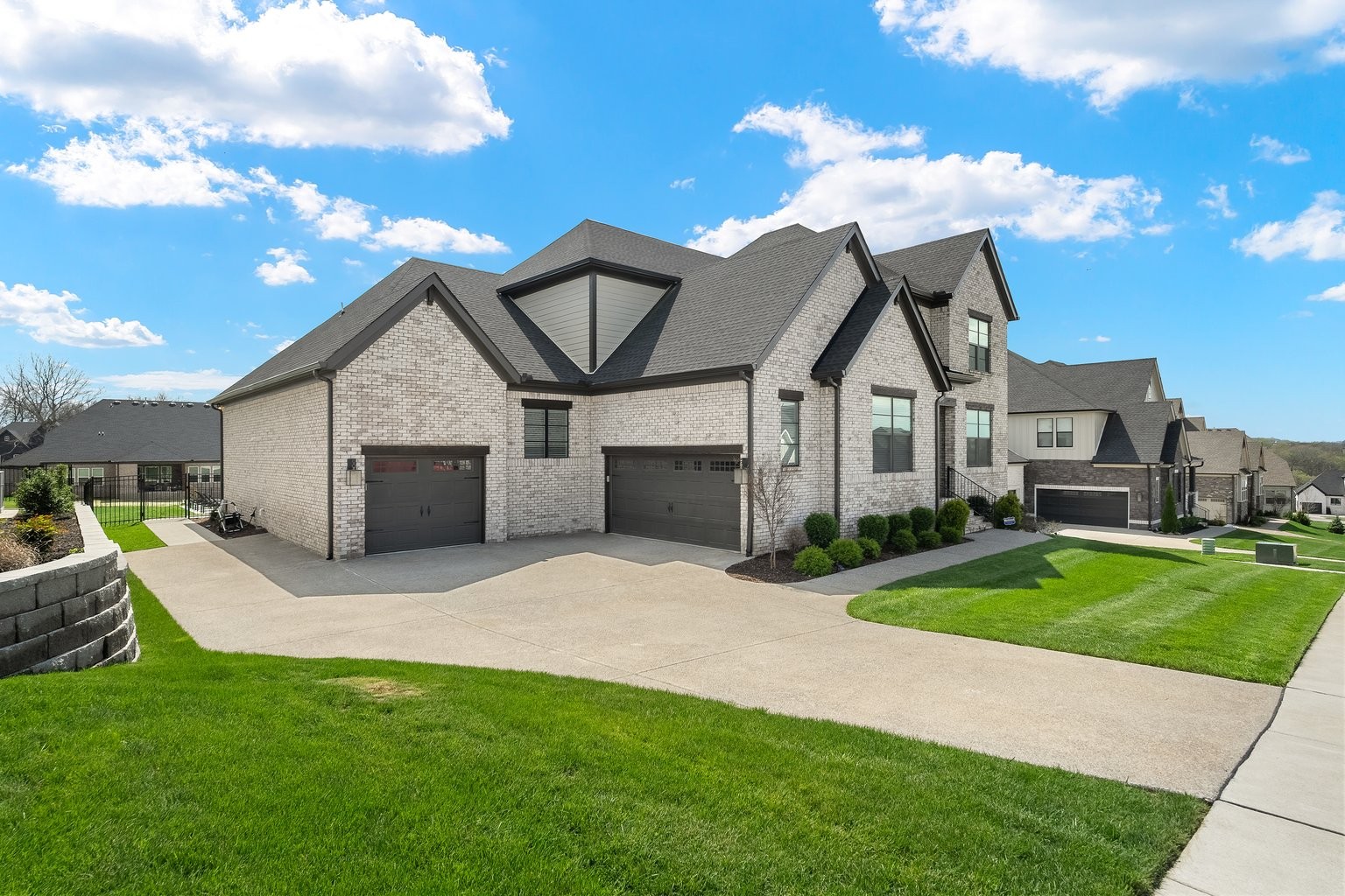 3313 Sarah Bee Ln