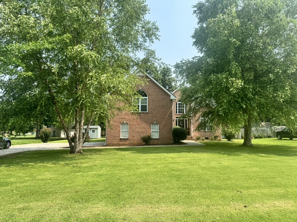 206 Applewood Dr