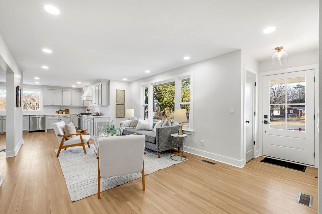 2433 Kimberly Dr