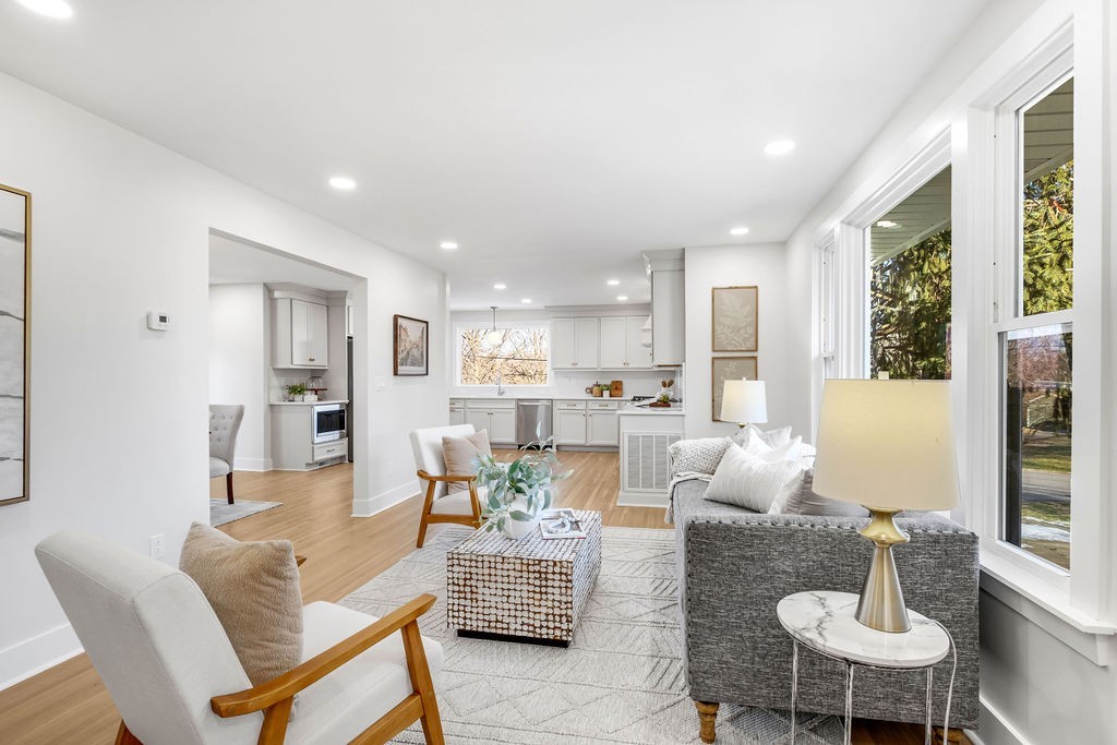 2433 Kimberly Dr