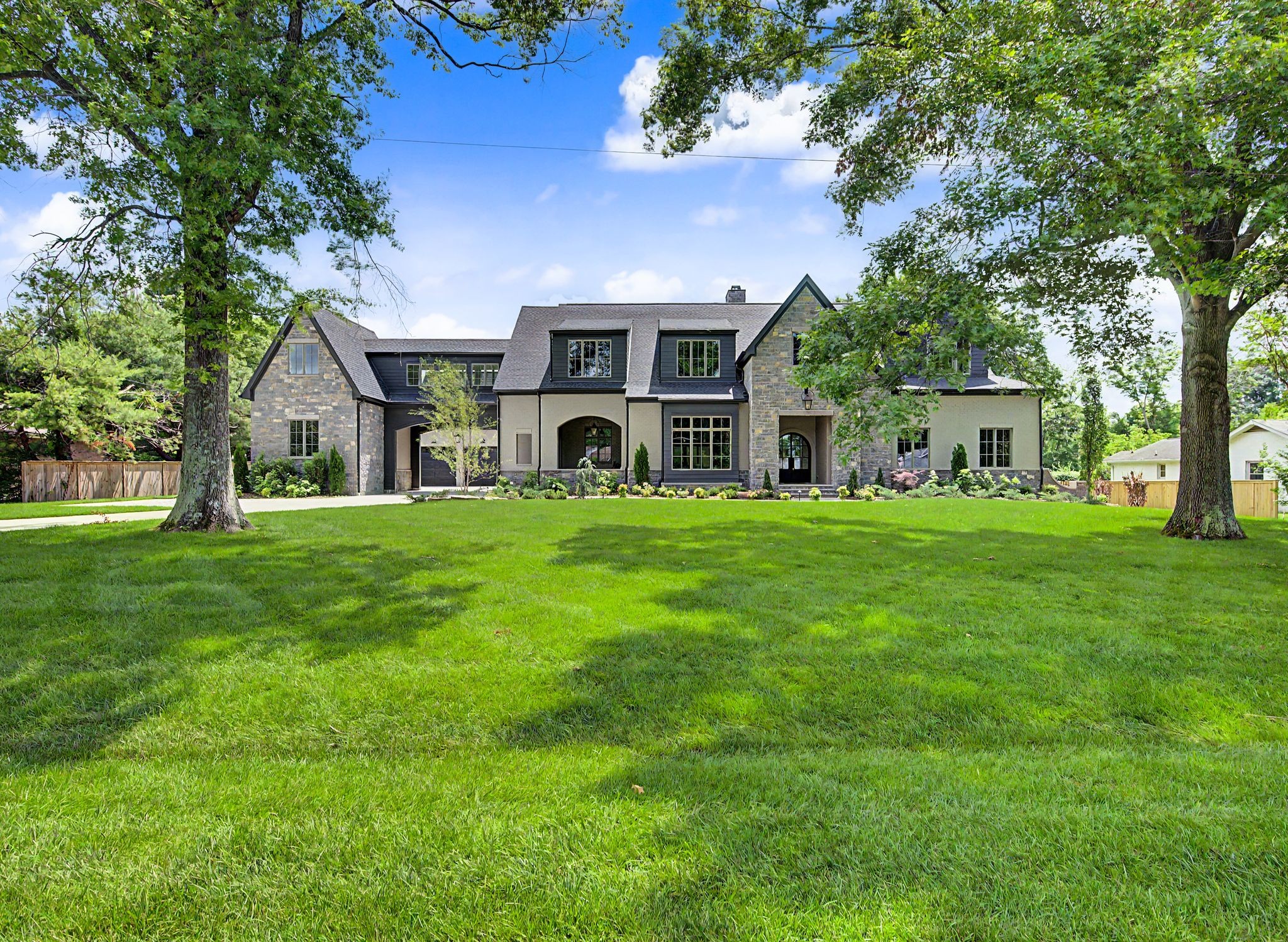 226 Williamsburg Cir