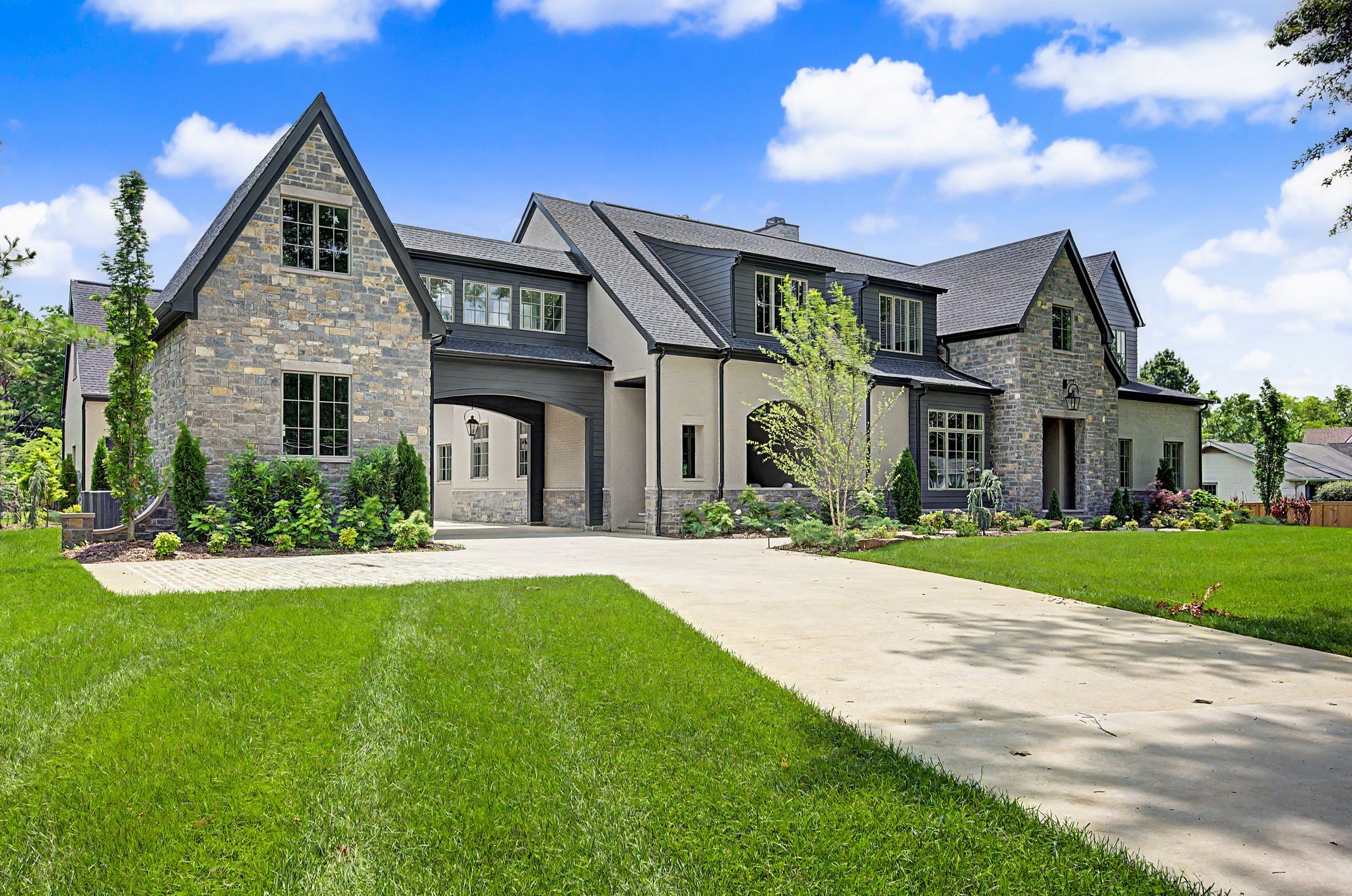 226 Williamsburg Cir