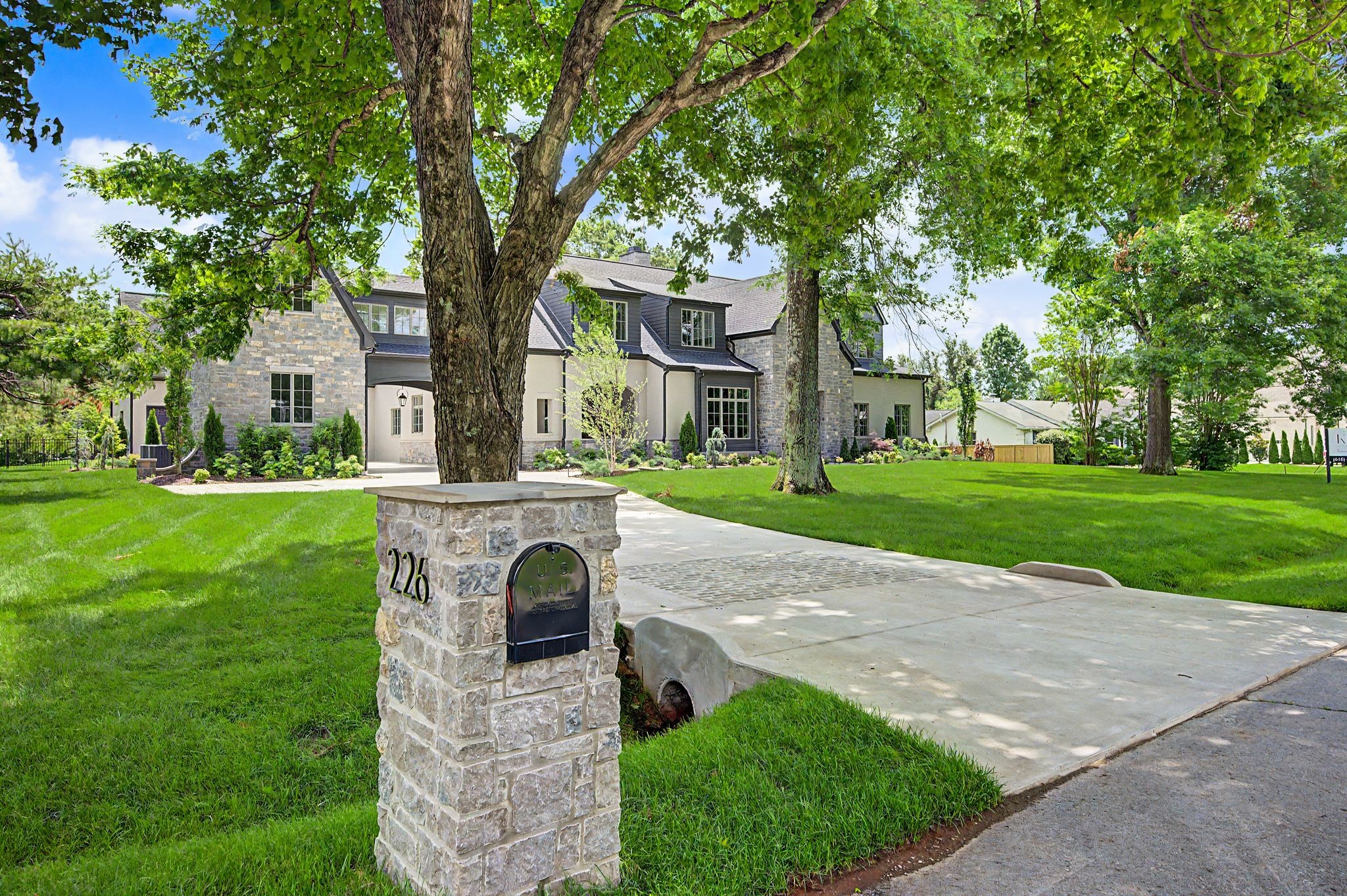 226 Williamsburg Cir