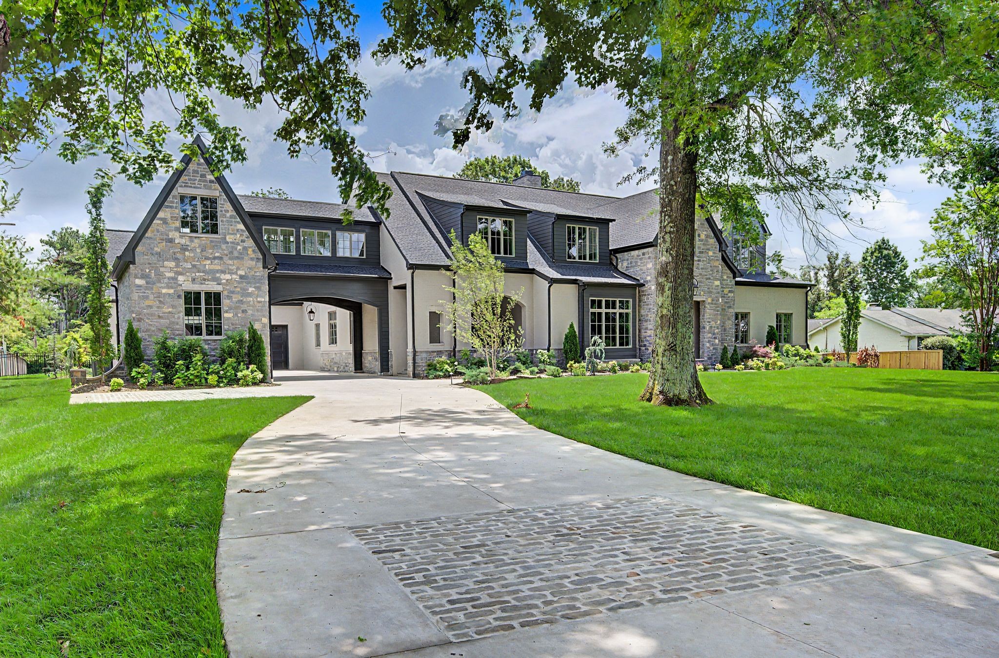 226 Williamsburg Cir