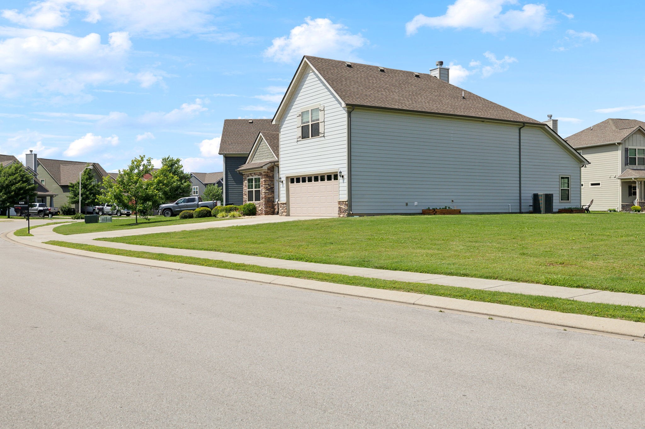1216 Avery Dr