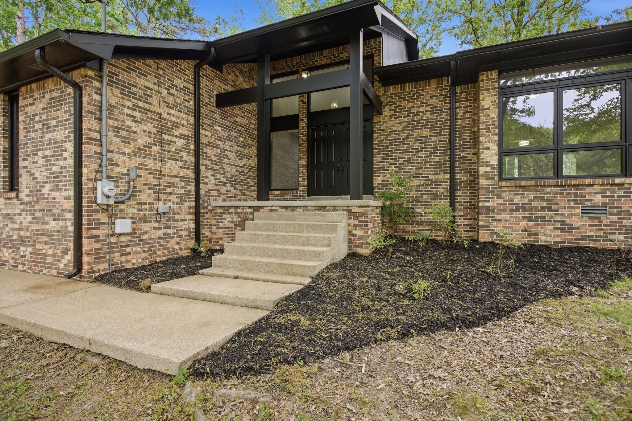 102 Parkwood Ln