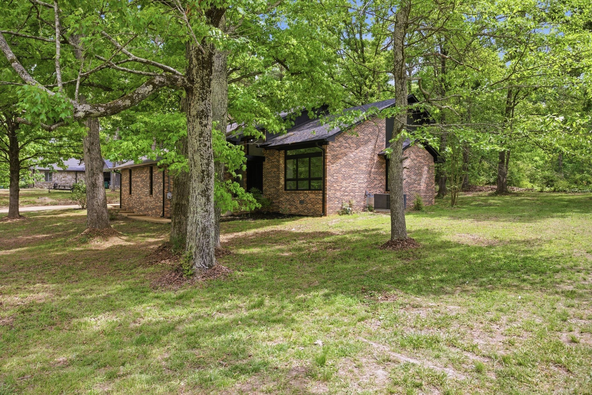 102 Parkwood Ln