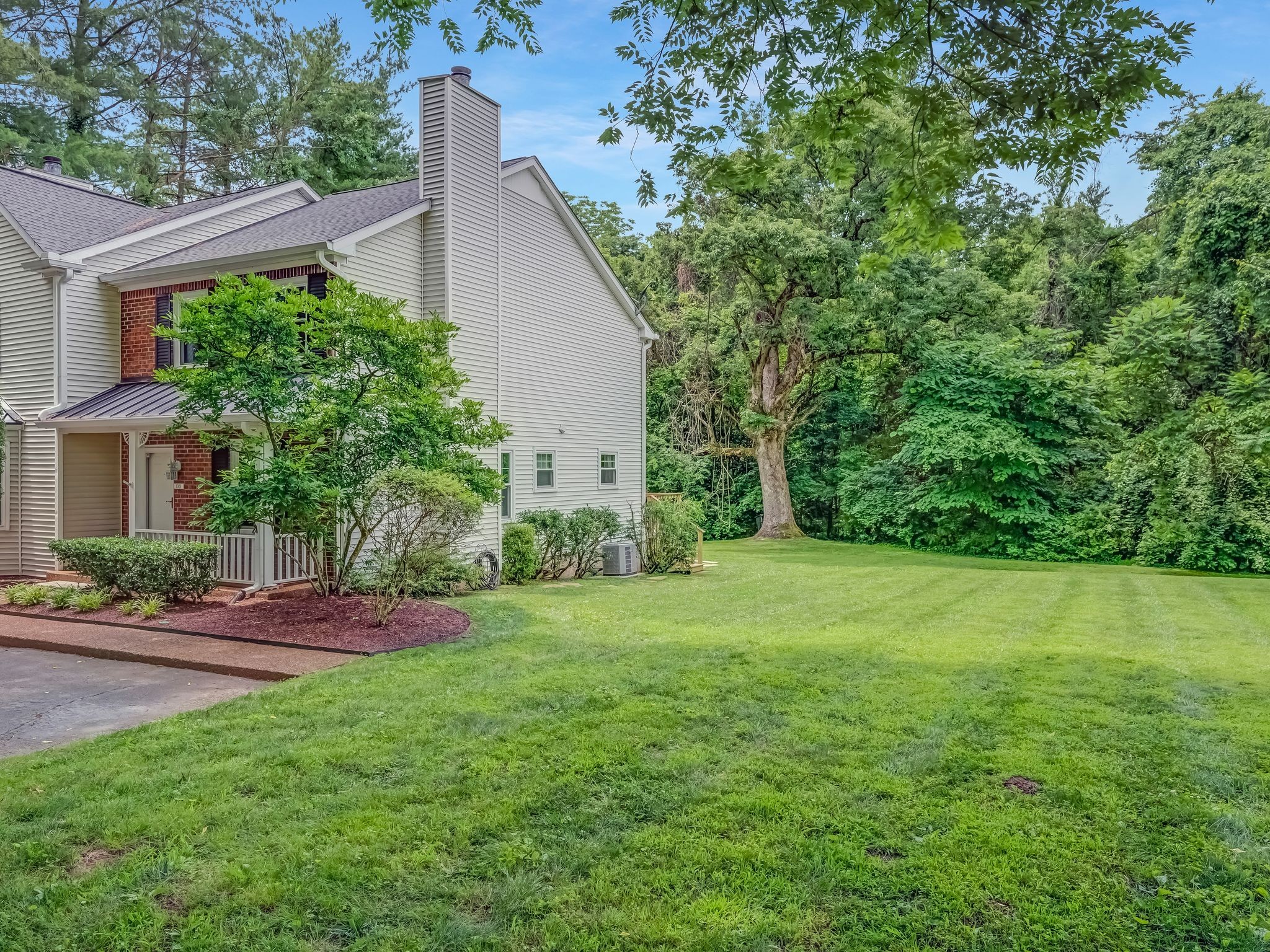 1301 Carriage Park Dr