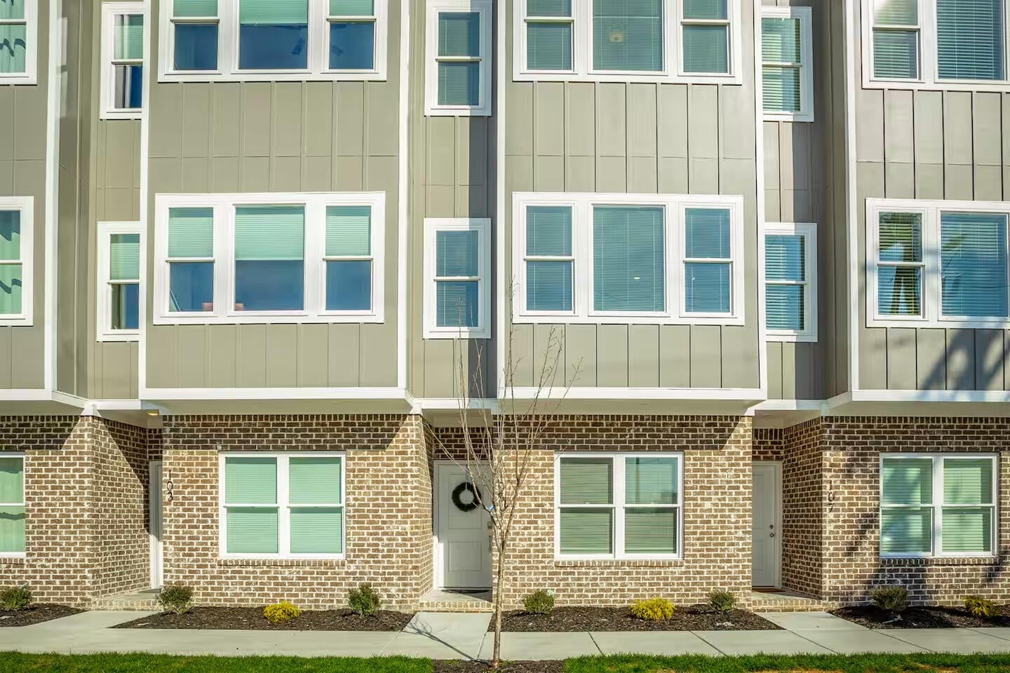917 E 17th Street 105