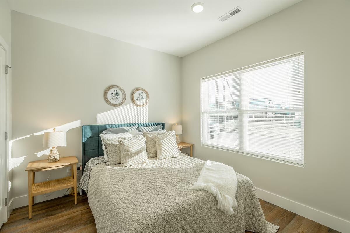 917 E 17th Street 105