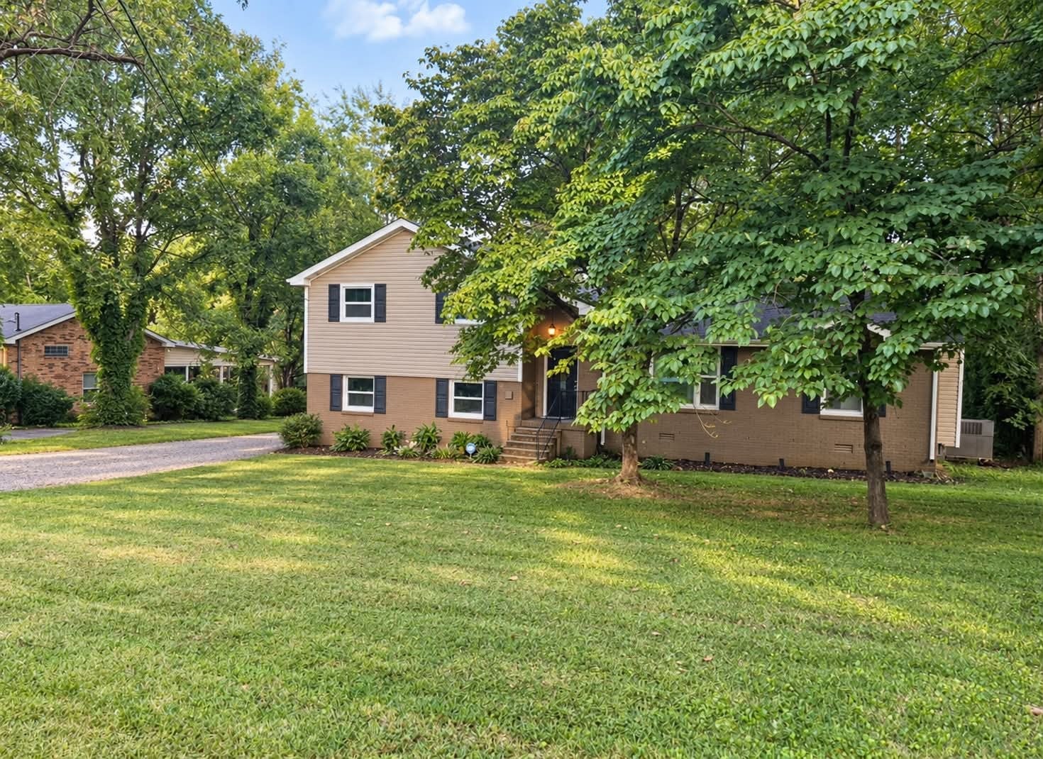1215 Parkview Ter