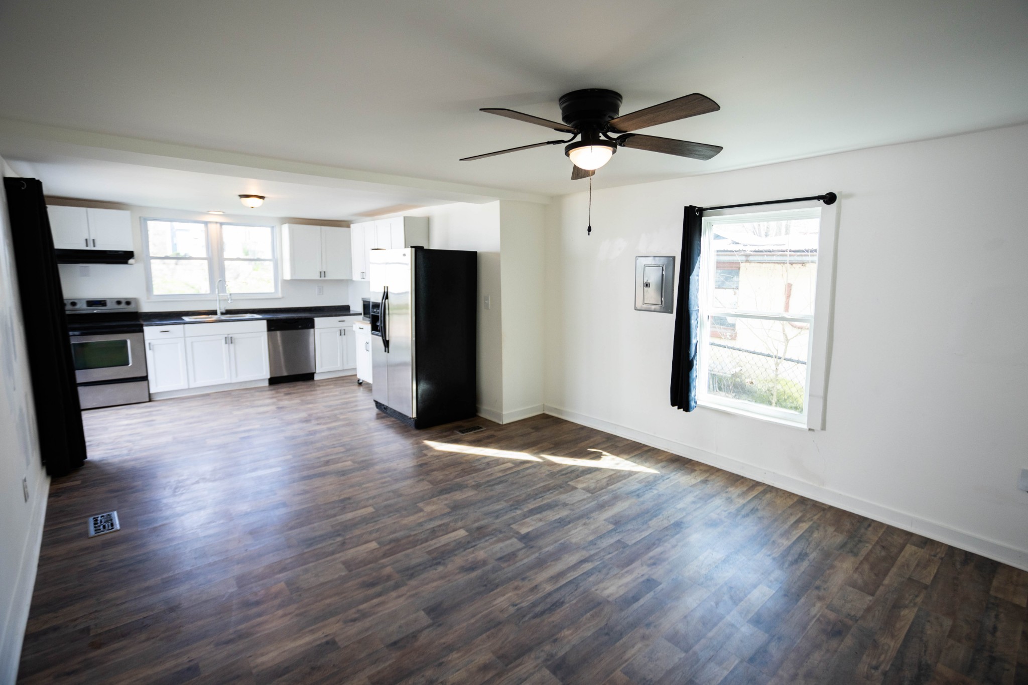 Columbia, Tennessee 38401, United States, 3 Bedrooms Bedrooms, ,2 BathroomsBathrooms,Residential,Active,162111