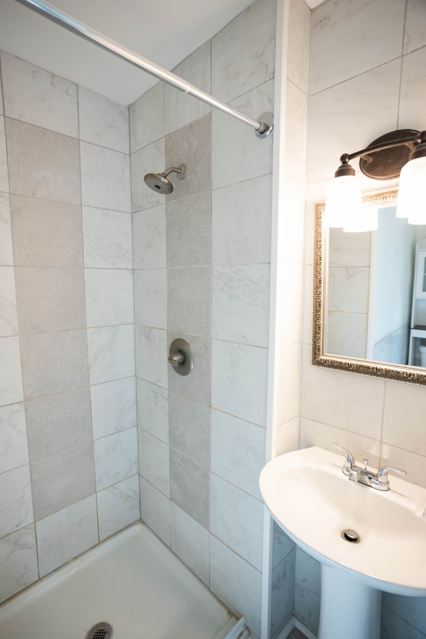 Columbia, Tennessee 38401, United States, 3 Bedrooms Bedrooms, ,2 BathroomsBathrooms,Residential,Active,162111