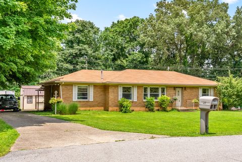 27 Walker Cir Clarksville TN 37042