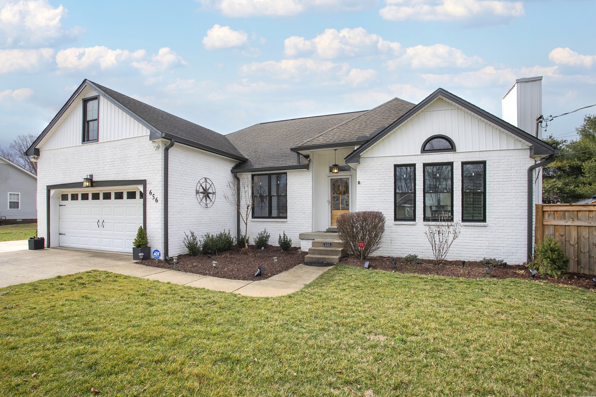 656 Bluff View Dr