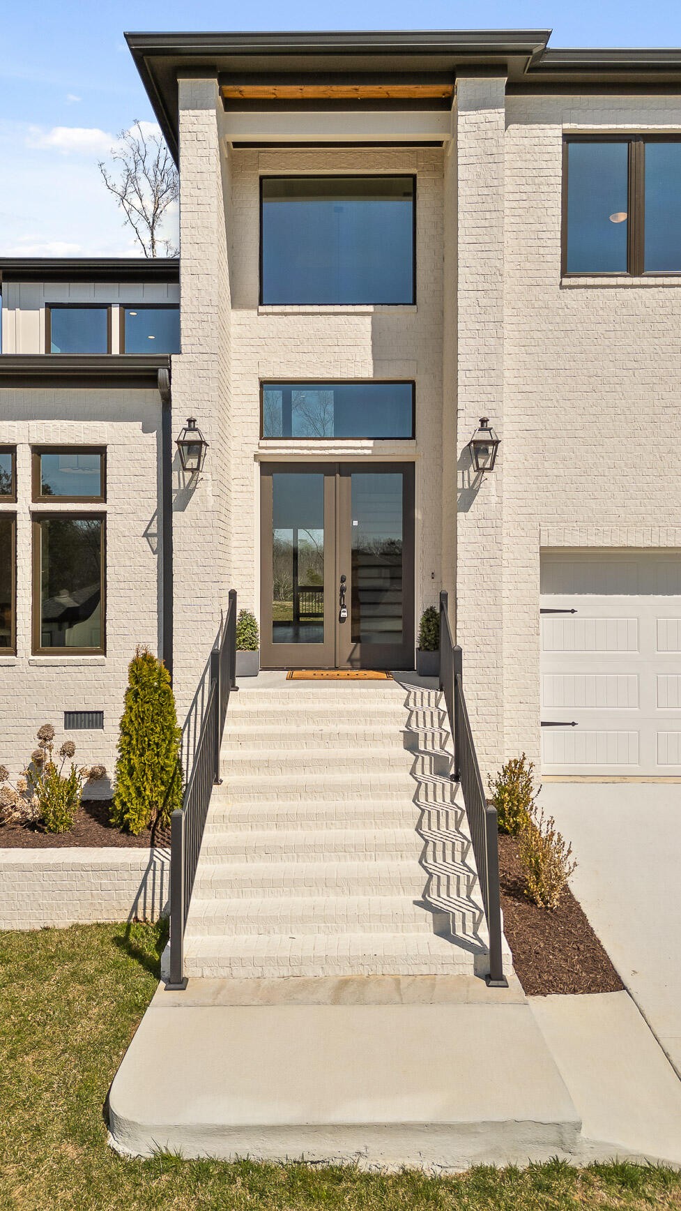 1825 River Breeze Drive
