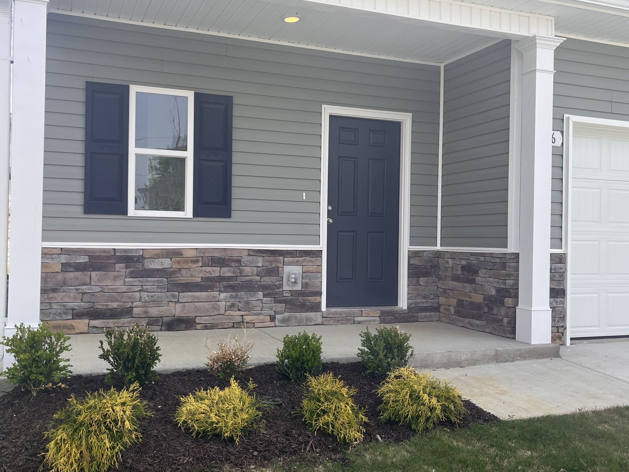 106 Laurel park