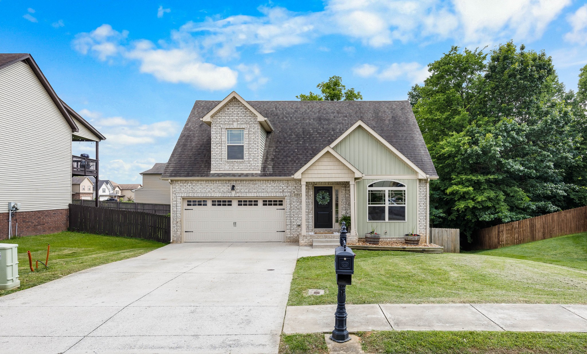 2095 Bandera Dr