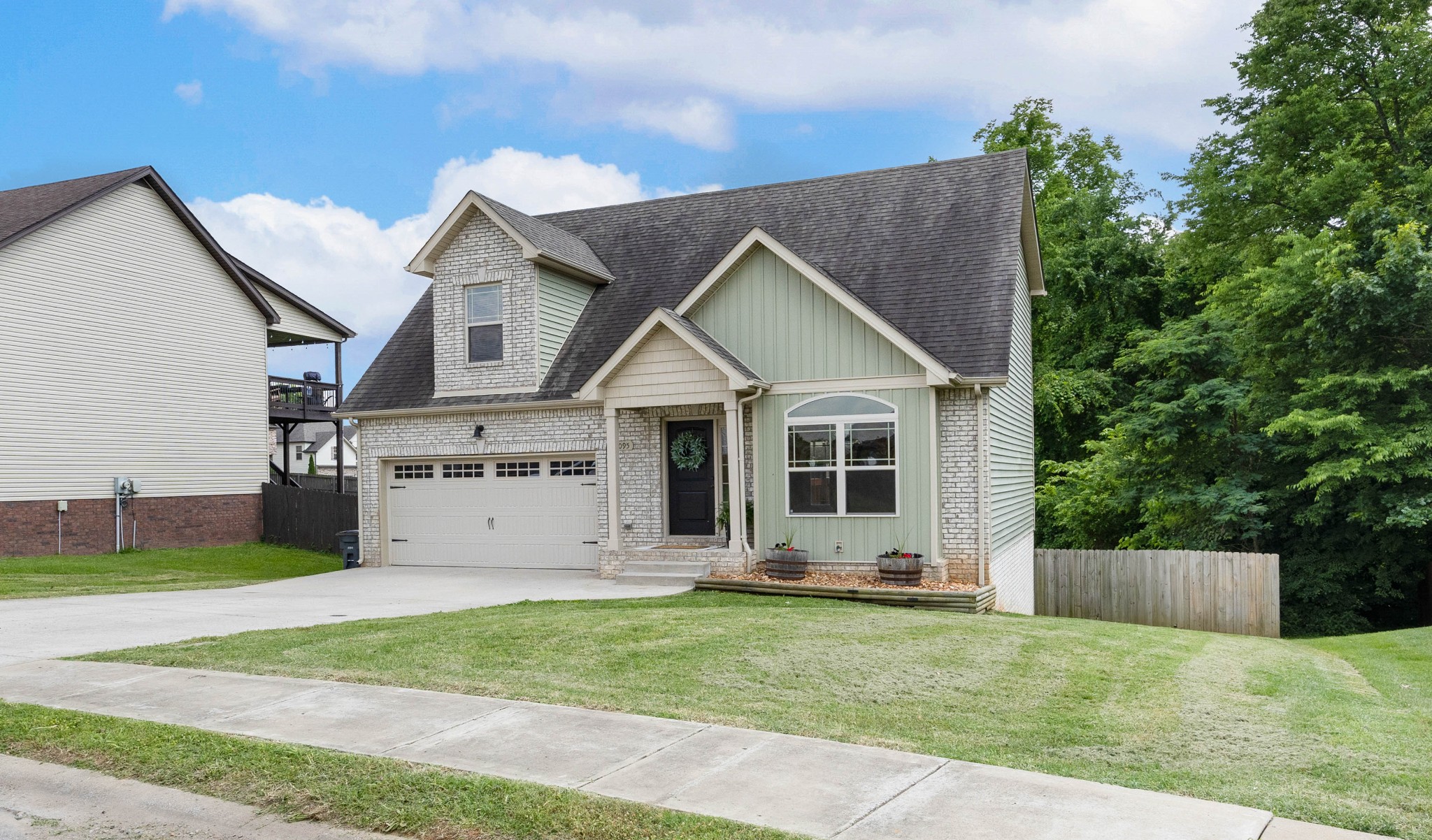 2095 Bandera Dr