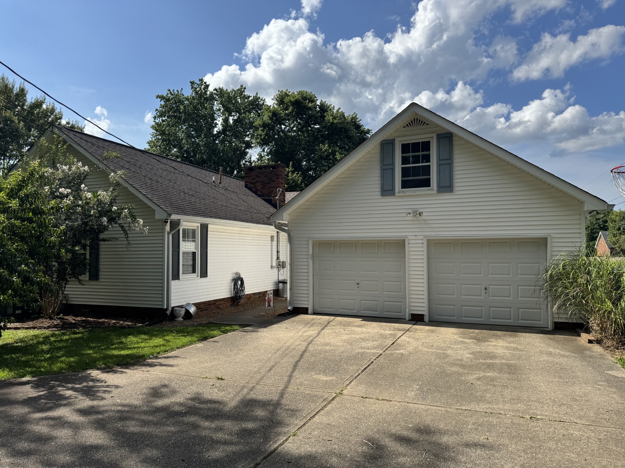 23 Elmwood Blvd