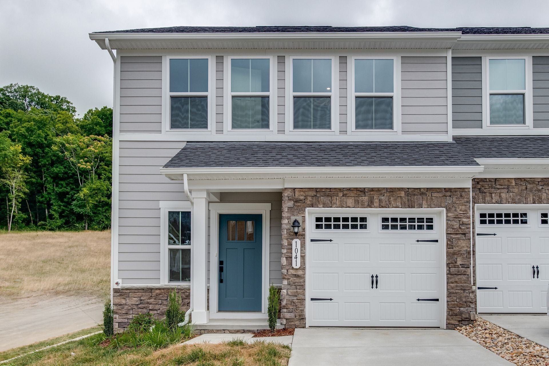 3.0-bed rental at 1041 Mountain View Dr