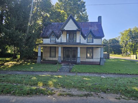 Photo of 102 Cowan St W, Cowan, TN 37318 (MLS # 3061007)