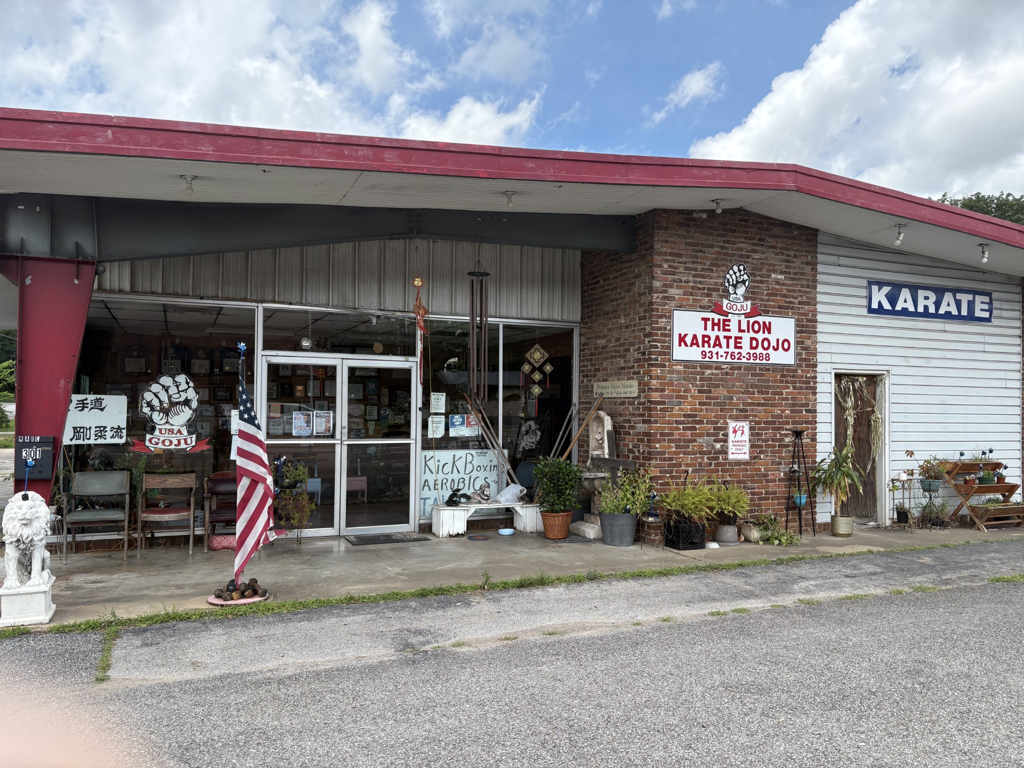 301 N Locust Ave