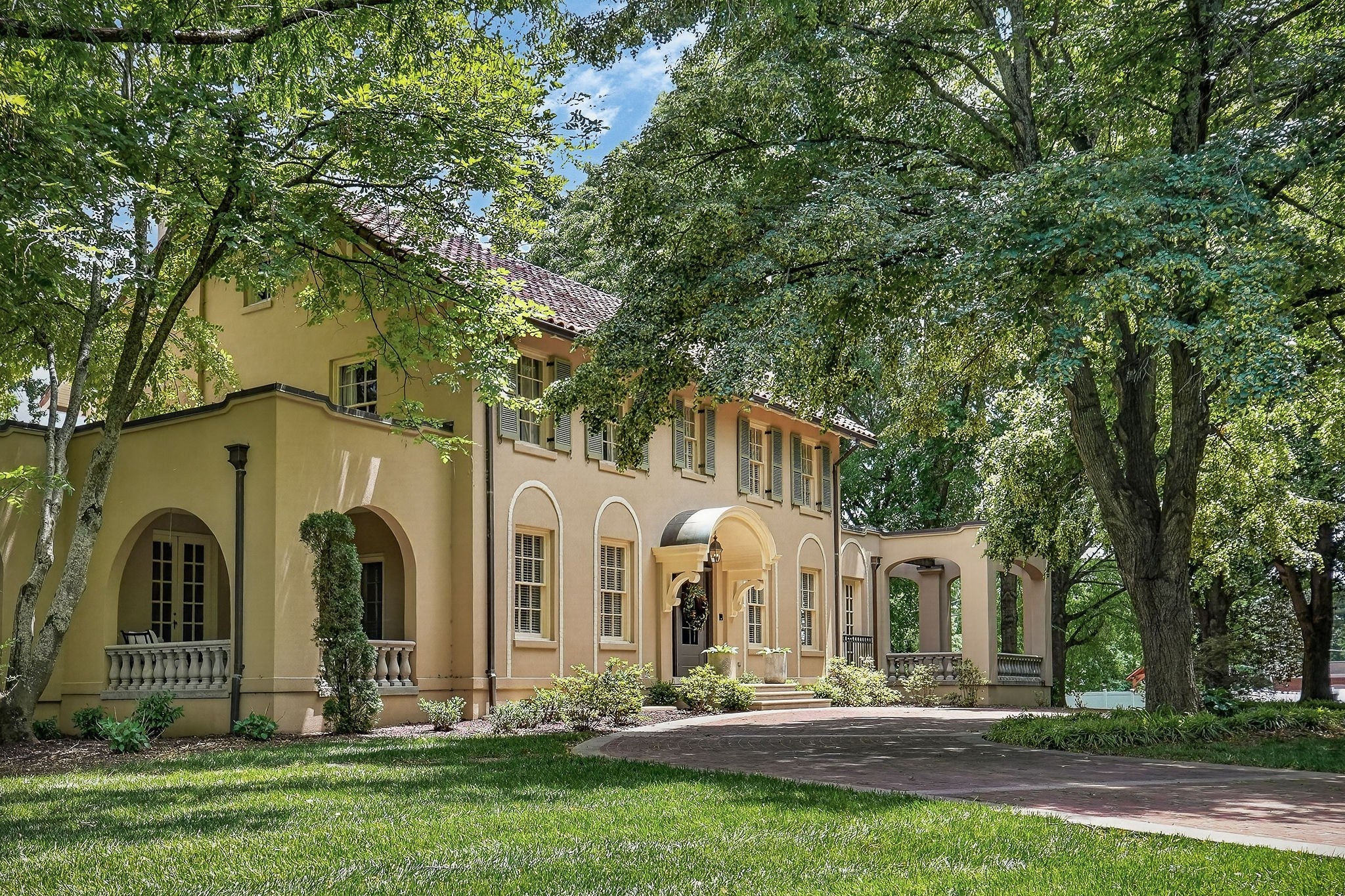 335 N Dixie Ave