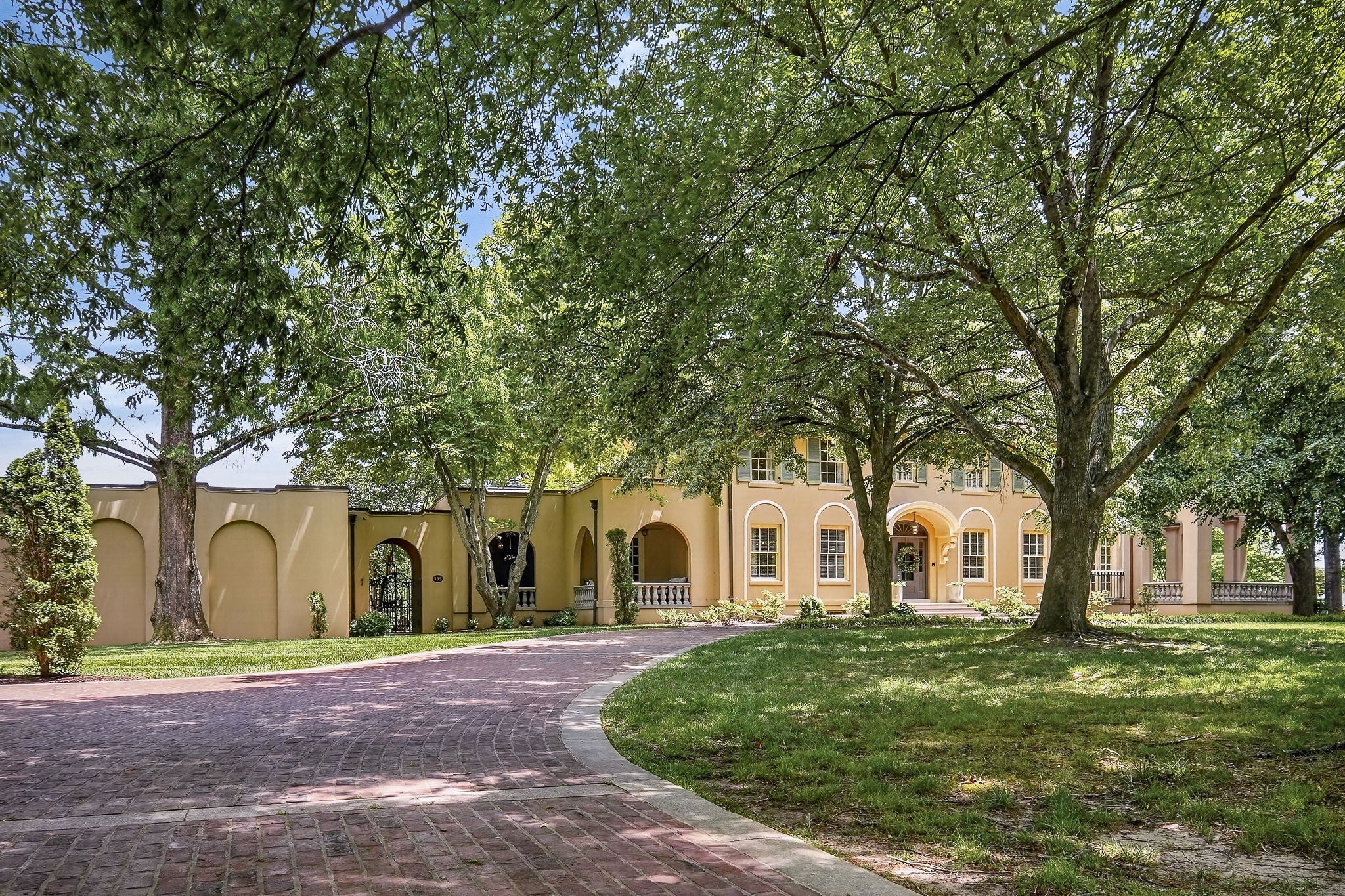 335 N Dixie Ave