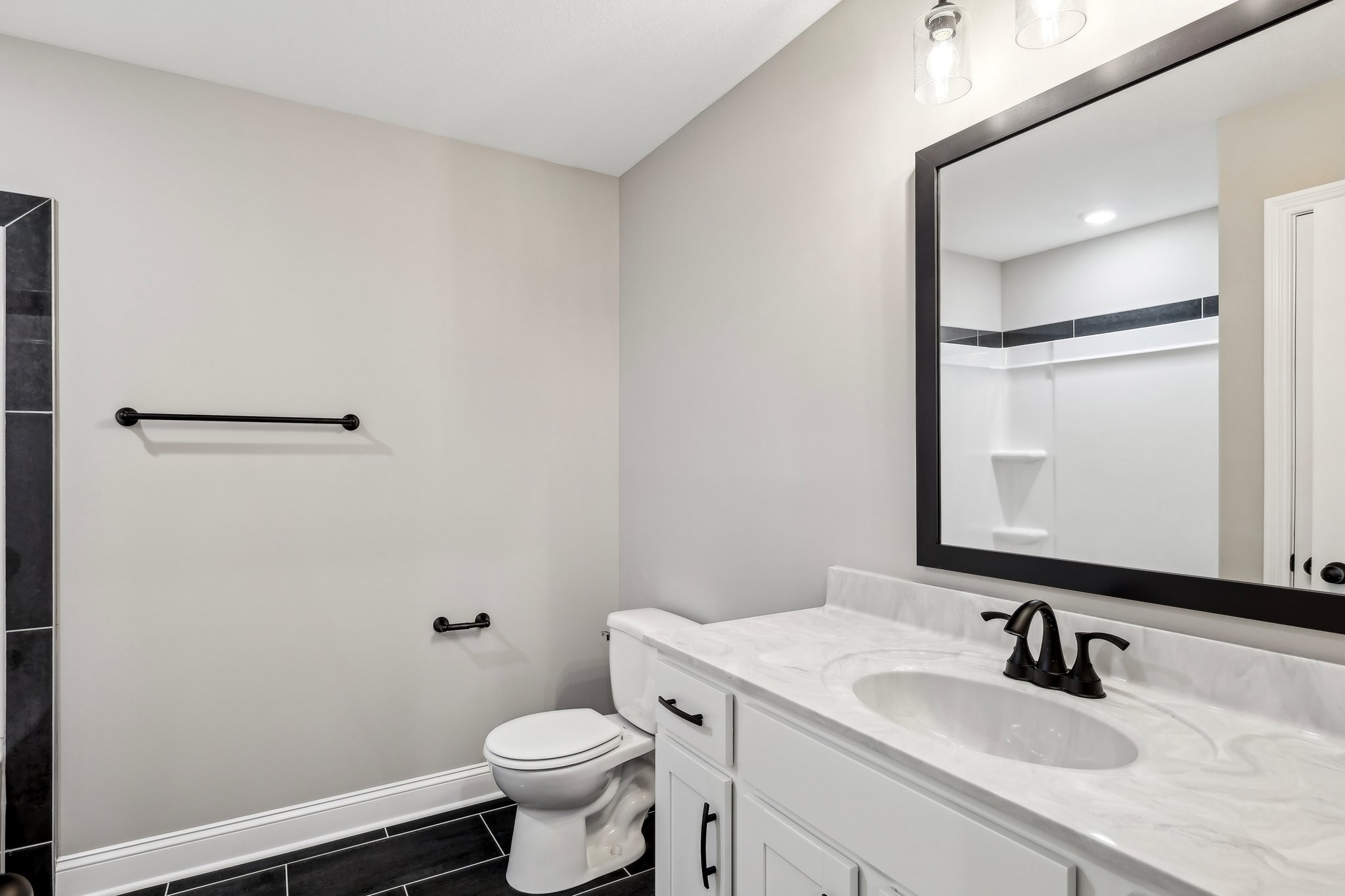 Clarksville, Tennessee 37040, United States, 5 Bedrooms Bedrooms, ,3 BathroomsBathrooms,Residential,Active,223124