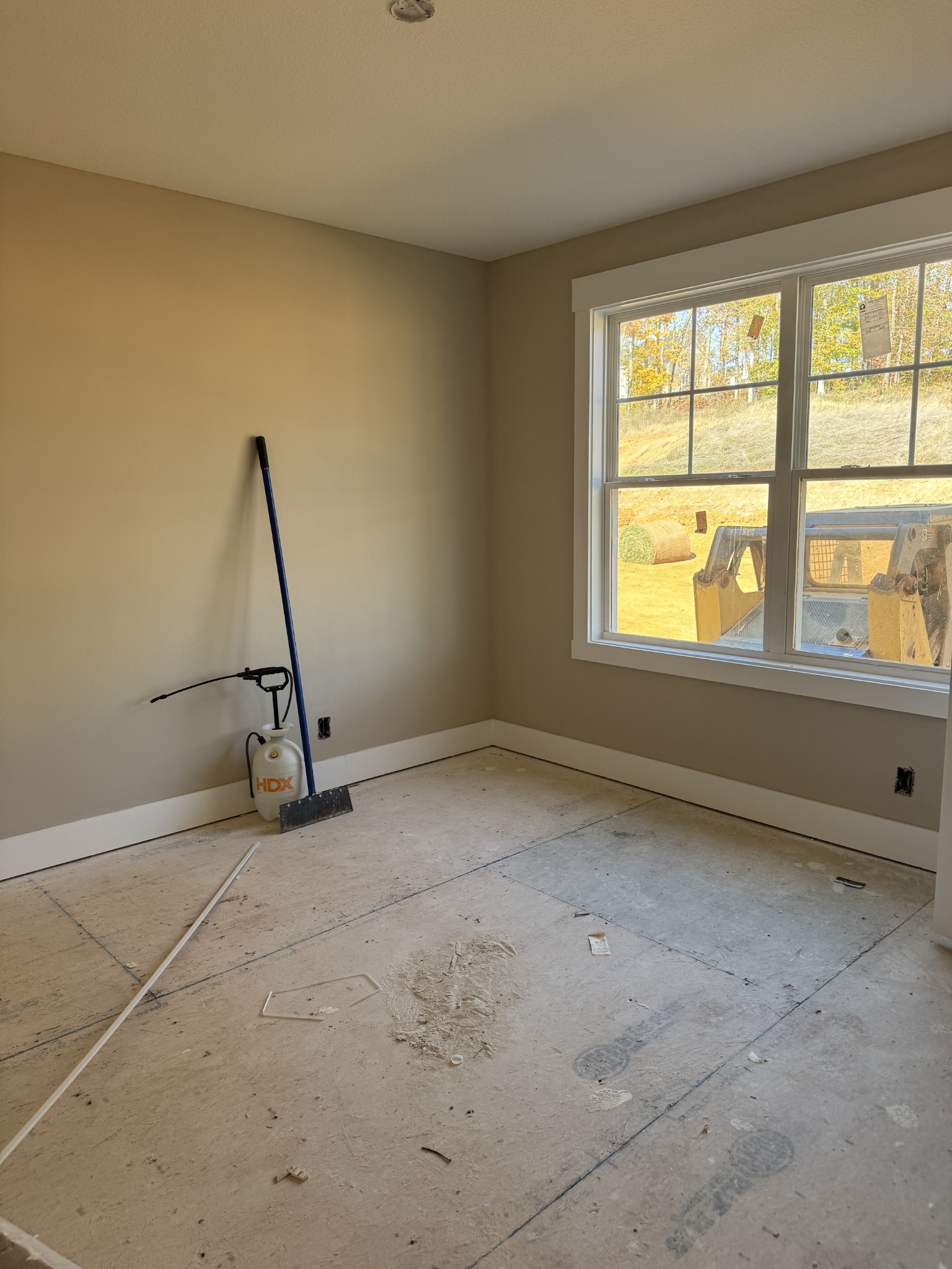 Clarksville, Tennessee 37040, United States, 5 Bedrooms Bedrooms, ,3 BathroomsBathrooms,Residential,Active,223124