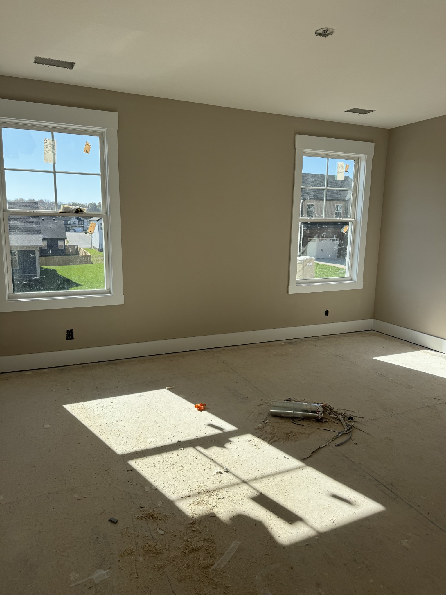 Clarksville, Tennessee 37040, United States, 5 Bedrooms Bedrooms, ,3 BathroomsBathrooms,Residential,Active,223124