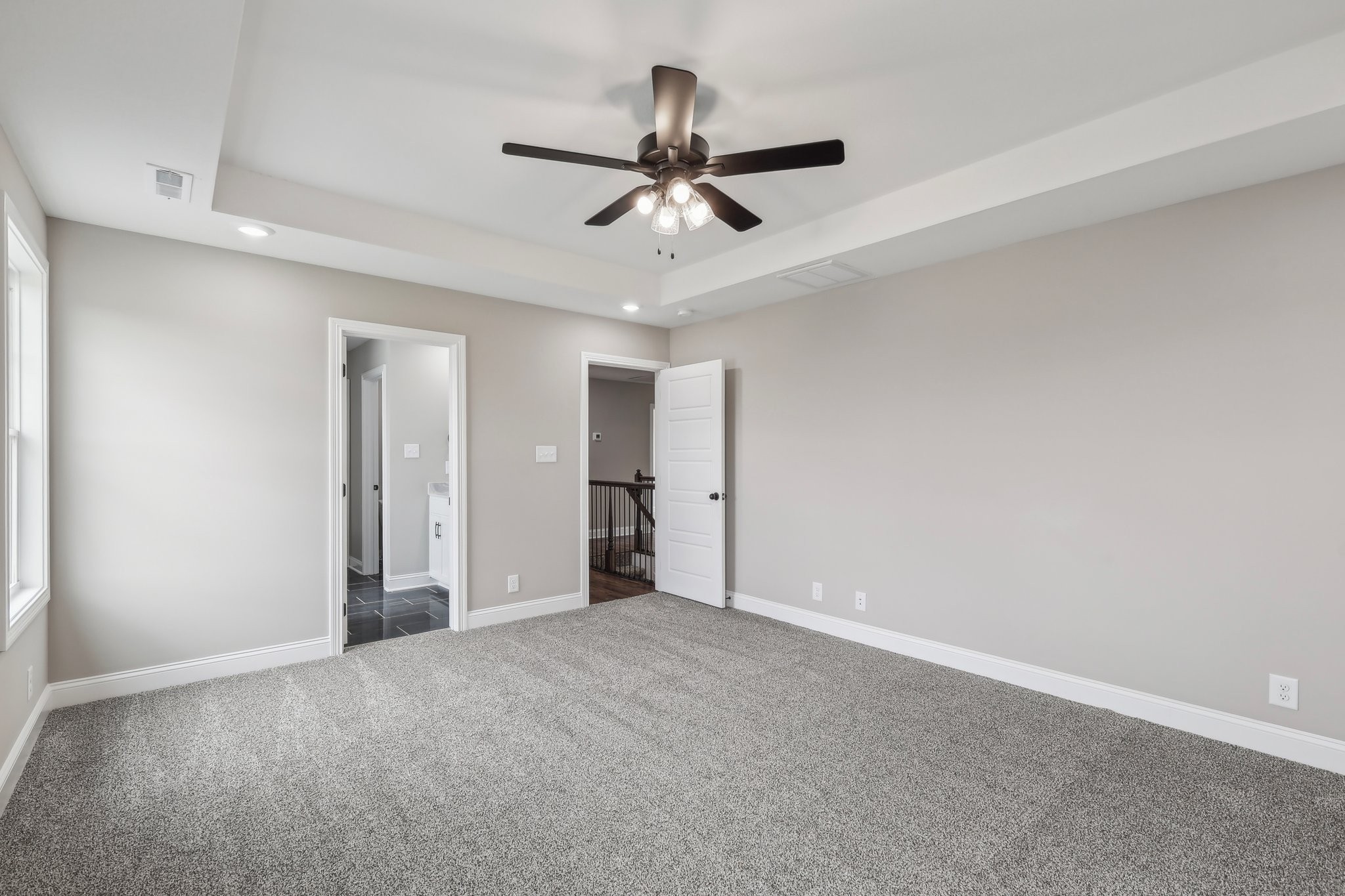 Clarksville, Tennessee 37040, United States, 5 Bedrooms Bedrooms, ,3 BathroomsBathrooms,Residential,Active,223124