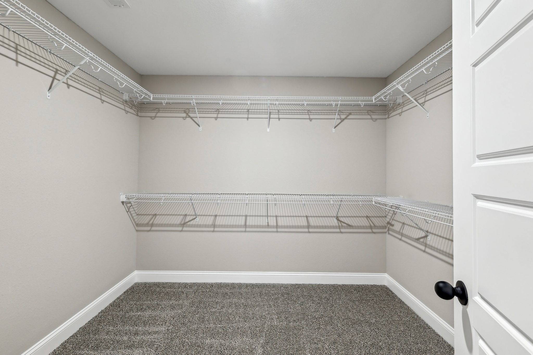 Clarksville, Tennessee 37040, United States, 5 Bedrooms Bedrooms, ,3 BathroomsBathrooms,Residential,Active,223124