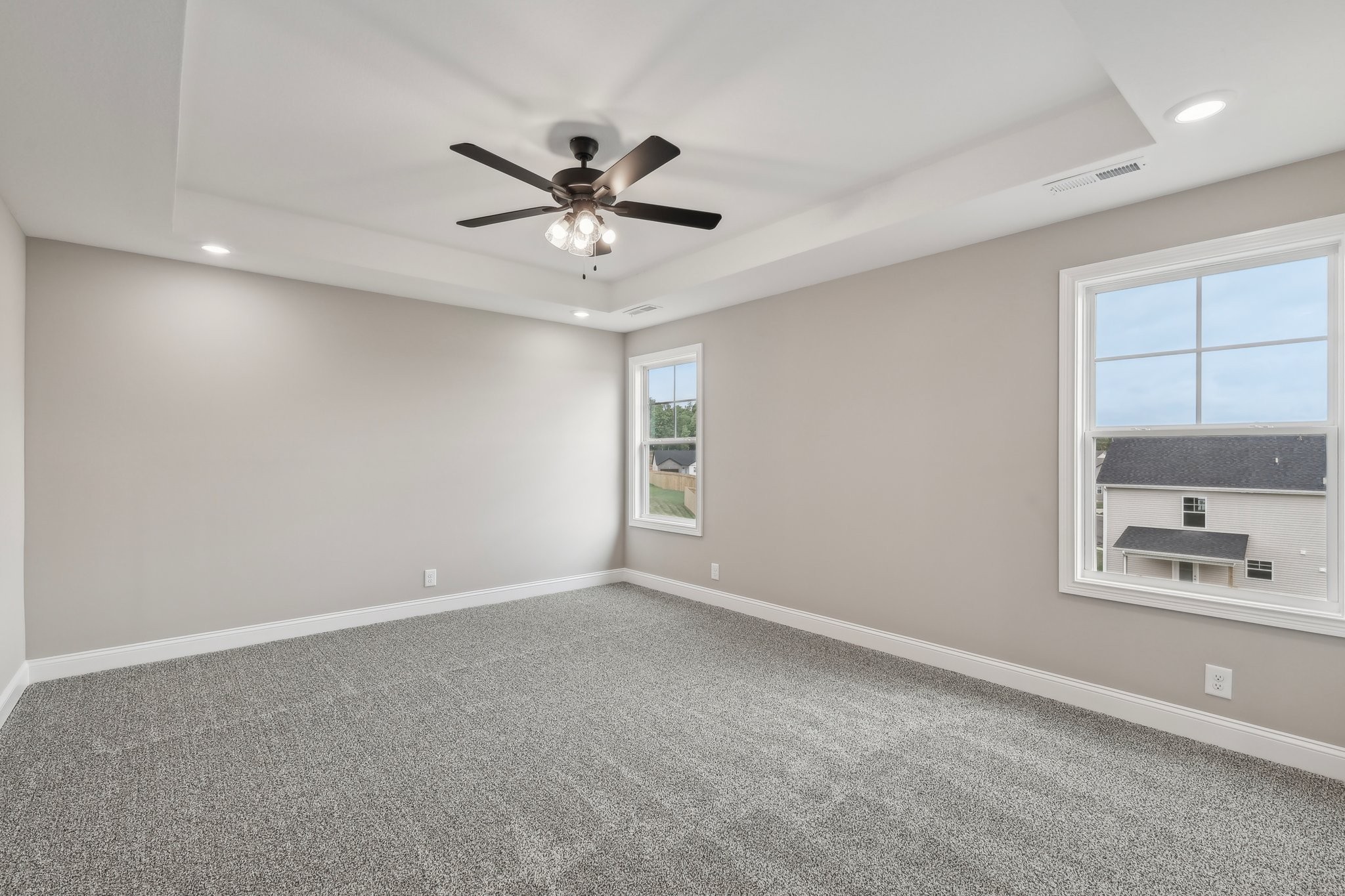 Clarksville, Tennessee 37040, United States, 5 Bedrooms Bedrooms, ,3 BathroomsBathrooms,Residential,Active,223124