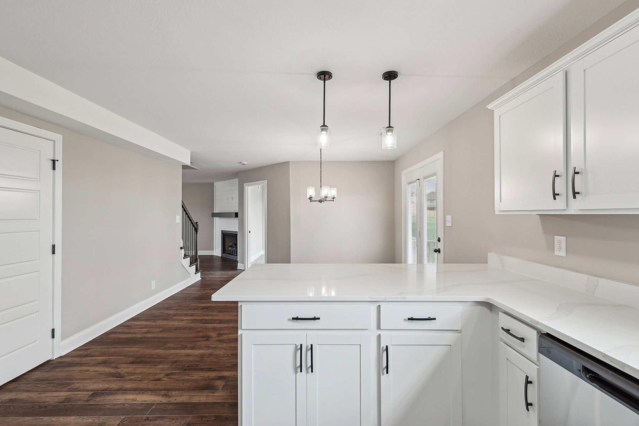 Clarksville, Tennessee 37040, United States, 5 Bedrooms Bedrooms, ,3 BathroomsBathrooms,Residential,Active,223124