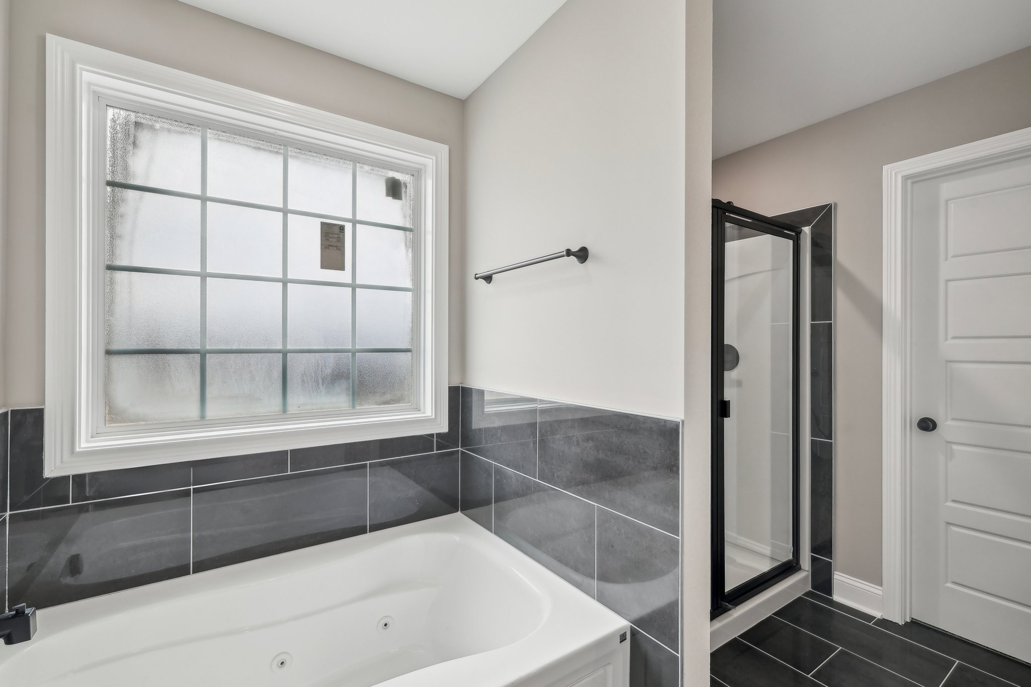 Clarksville, Tennessee 37040, United States, 5 Bedrooms Bedrooms, ,3 BathroomsBathrooms,Residential,Active,223124