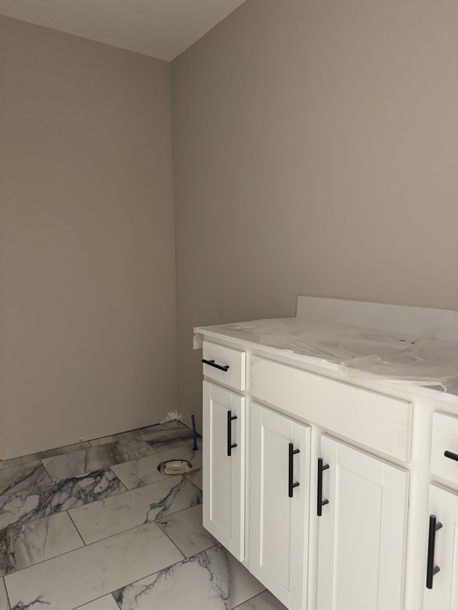 Clarksville, Tennessee 37040, United States, 5 Bedrooms Bedrooms, ,3 BathroomsBathrooms,Residential,Active,223124