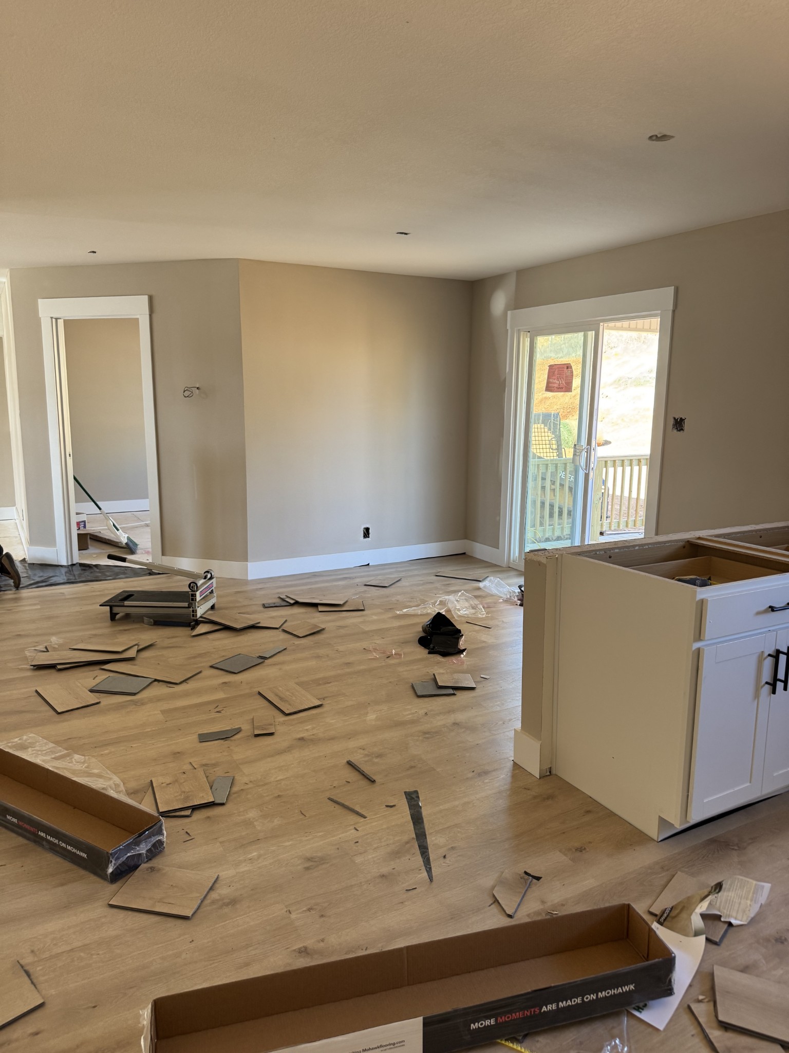 Clarksville, Tennessee 37040, United States, 5 Bedrooms Bedrooms, ,3 BathroomsBathrooms,Residential,Active,223124