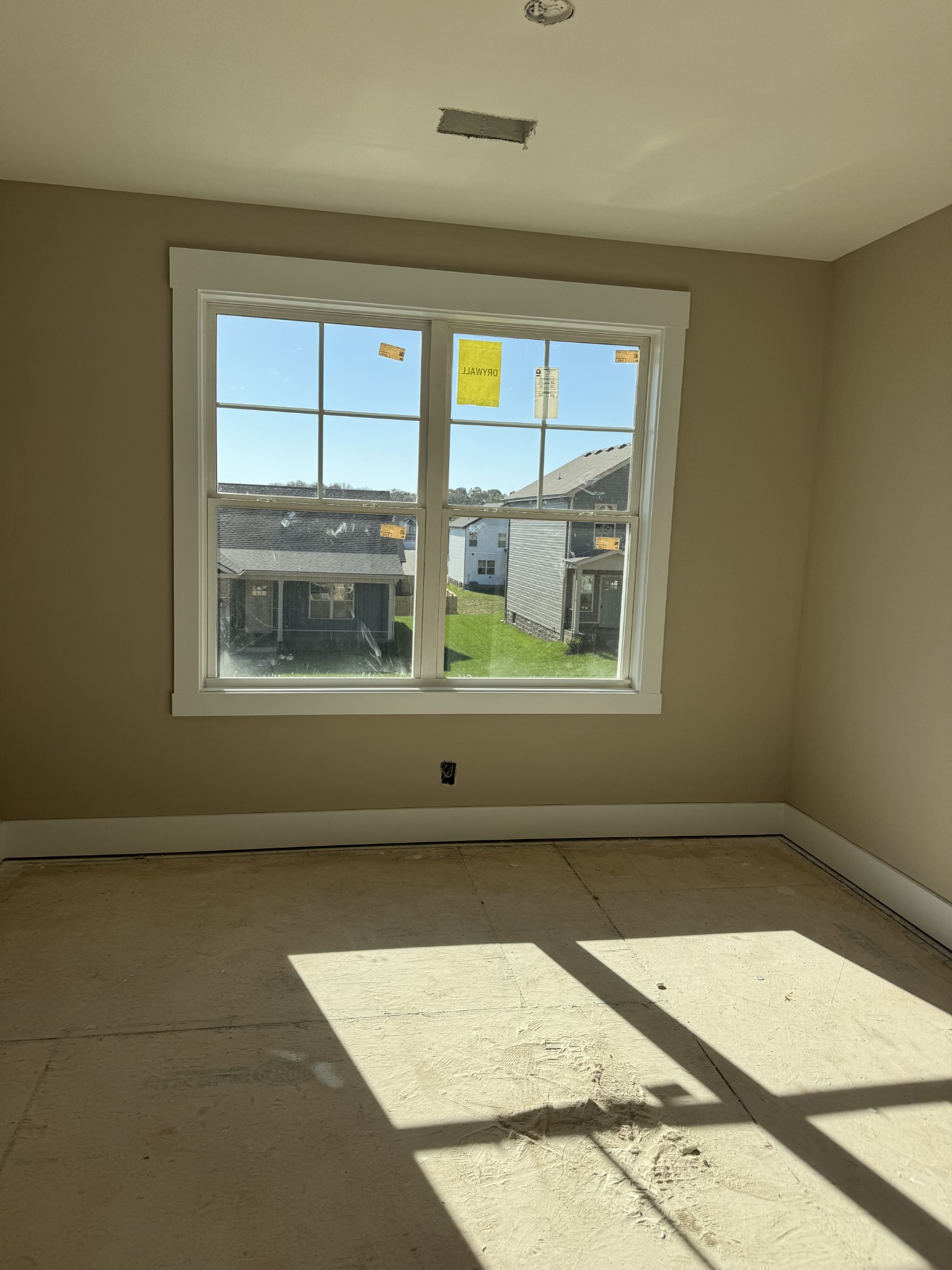 Clarksville, Tennessee 37040, United States, 5 Bedrooms Bedrooms, ,3 BathroomsBathrooms,Residential,Active,223124