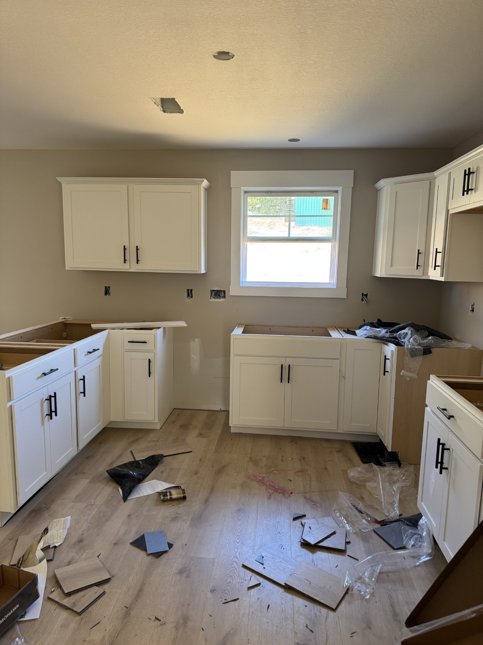 Clarksville, Tennessee 37040, United States, 5 Bedrooms Bedrooms, ,3 BathroomsBathrooms,Residential,Active,223124