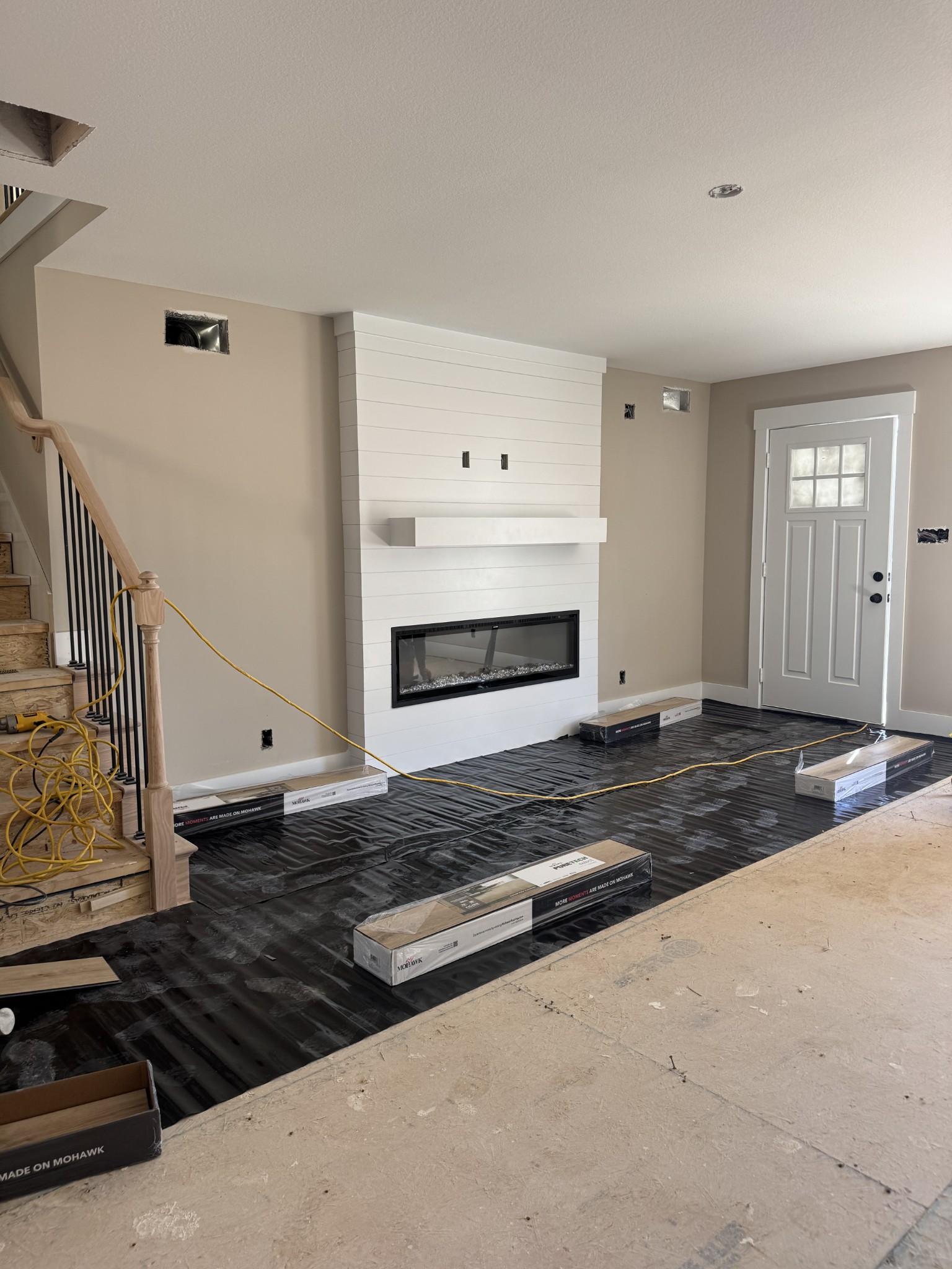 Clarksville, Tennessee 37040, United States, 5 Bedrooms Bedrooms, ,3 BathroomsBathrooms,Residential,Active,223124