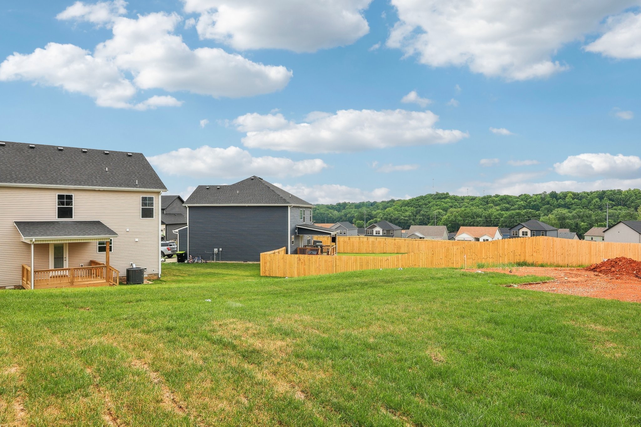 Clarksville, Tennessee 37040, United States, 5 Bedrooms Bedrooms, ,3 BathroomsBathrooms,Residential,Active,223124