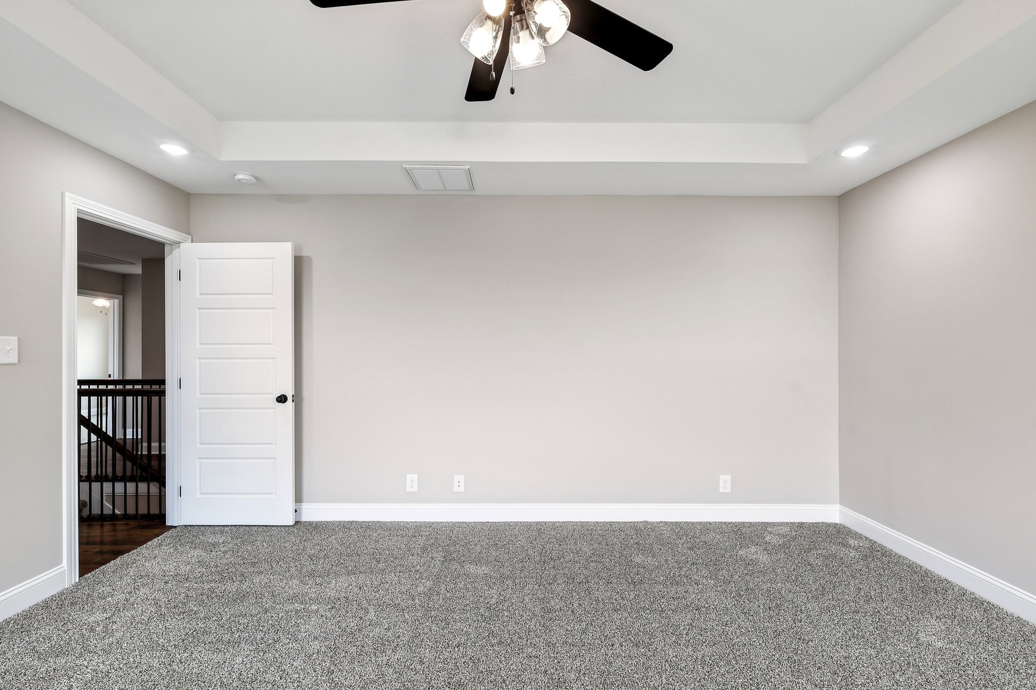 Clarksville, Tennessee 37040, United States, 5 Bedrooms Bedrooms, ,3 BathroomsBathrooms,Residential,Active,223124