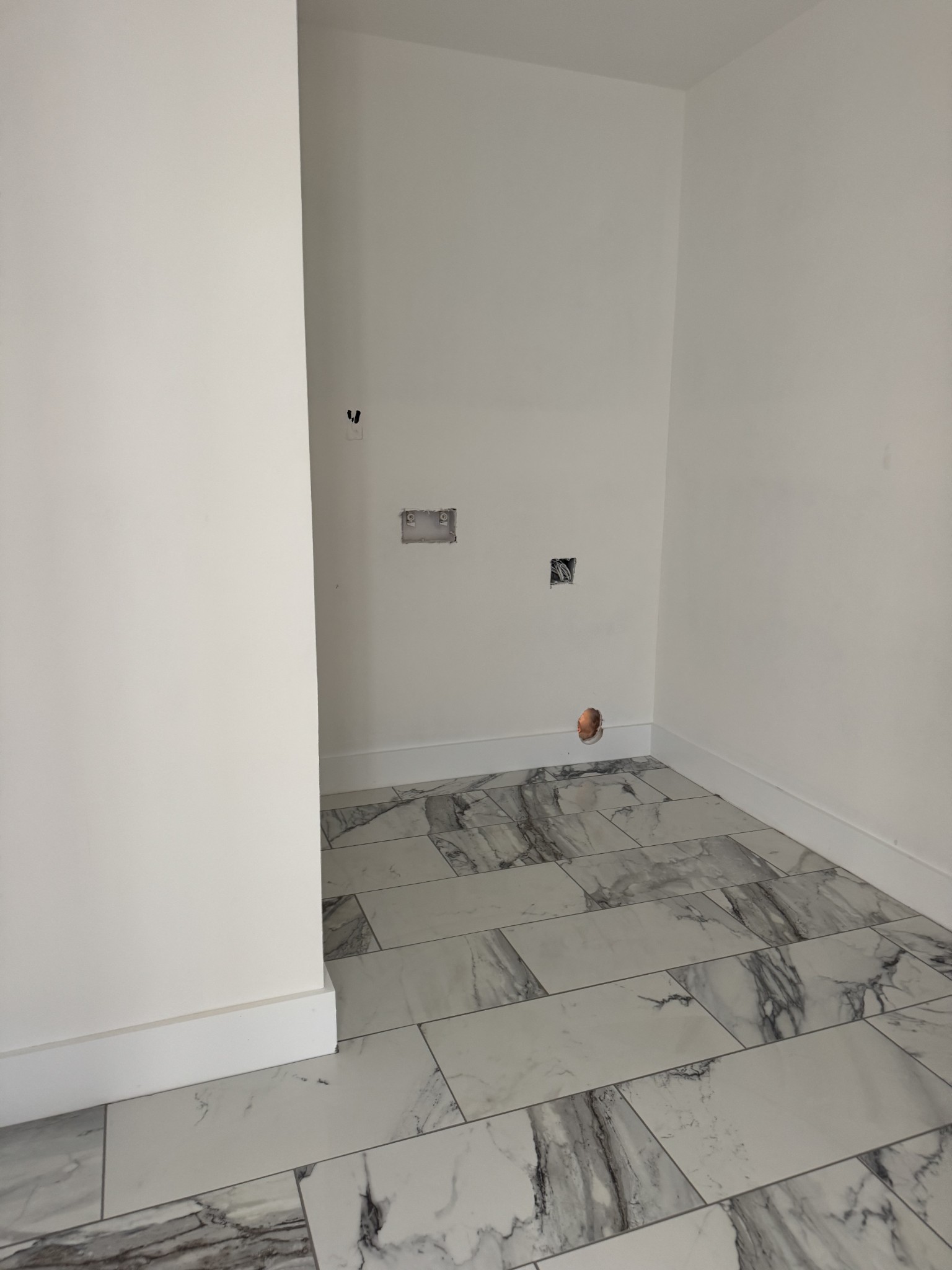 Clarksville, Tennessee 37040, United States, 5 Bedrooms Bedrooms, ,3 BathroomsBathrooms,Residential,Active,223124