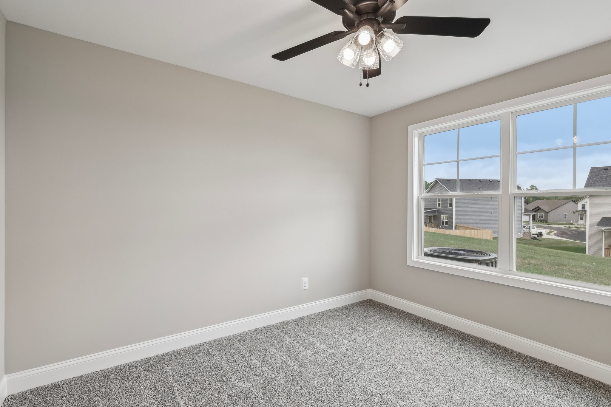 Clarksville, Tennessee 37040, United States, 5 Bedrooms Bedrooms, ,3 BathroomsBathrooms,Residential,Active,223124