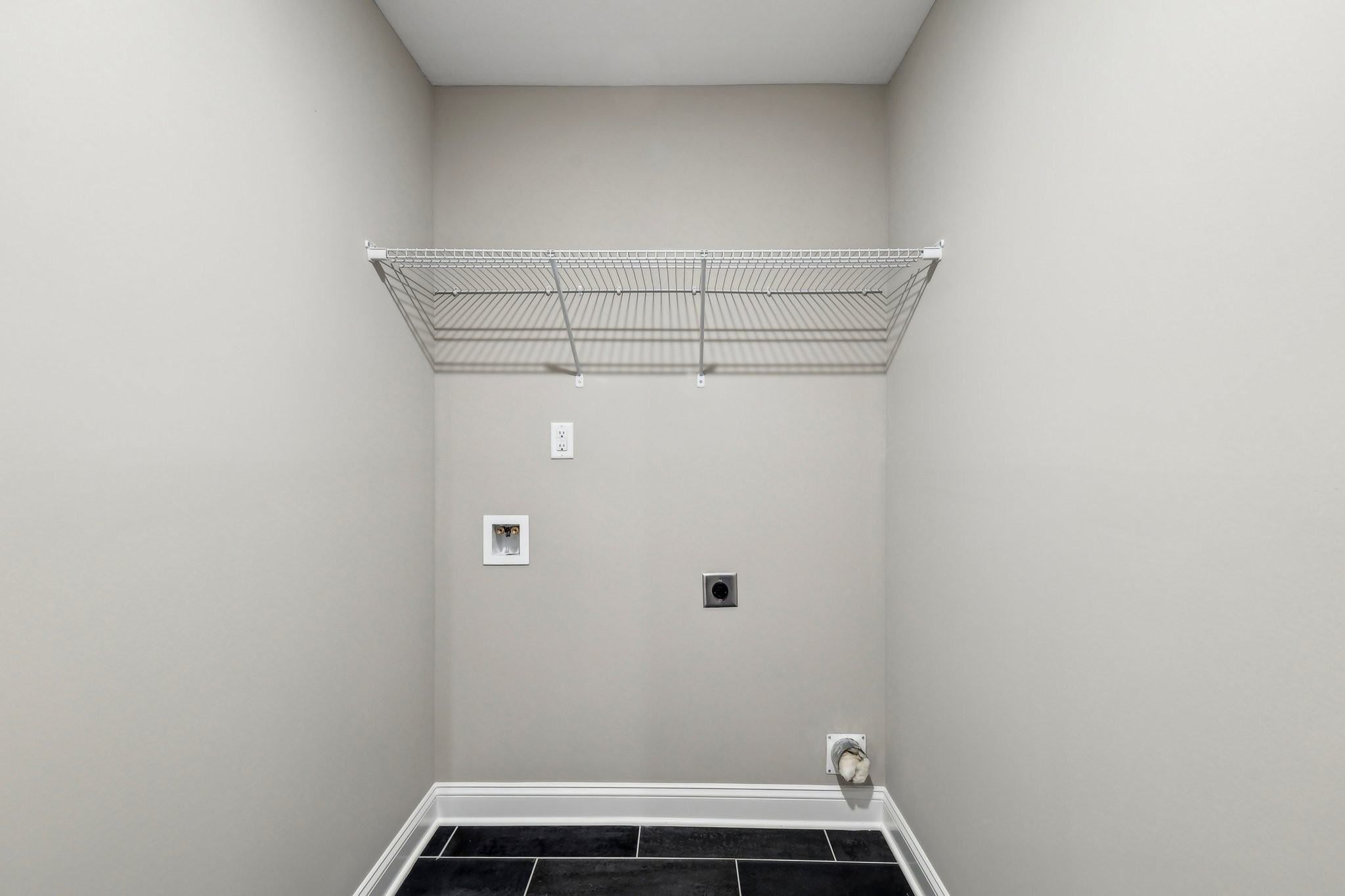 Clarksville, Tennessee 37040, United States, 5 Bedrooms Bedrooms, ,3 BathroomsBathrooms,Residential,Active,223124