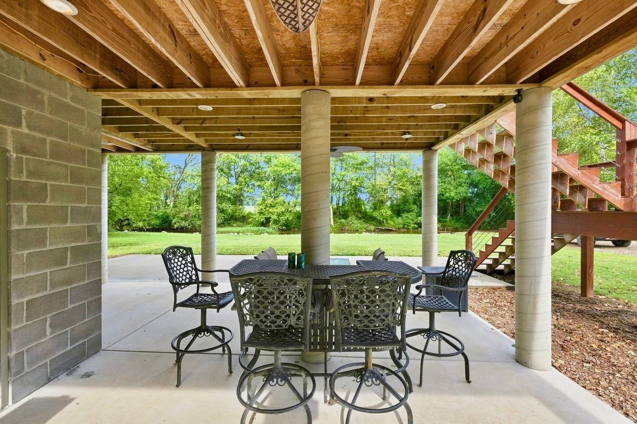 52 Railroad Rd