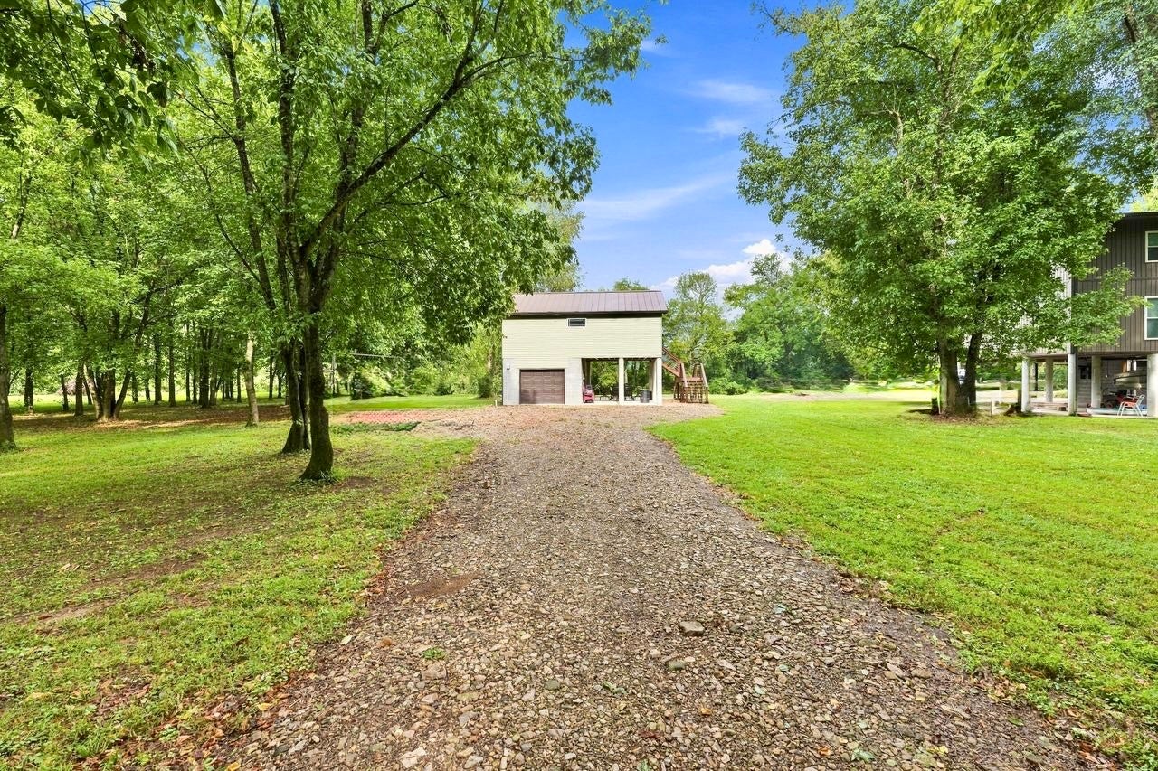 52 Railroad Rd
